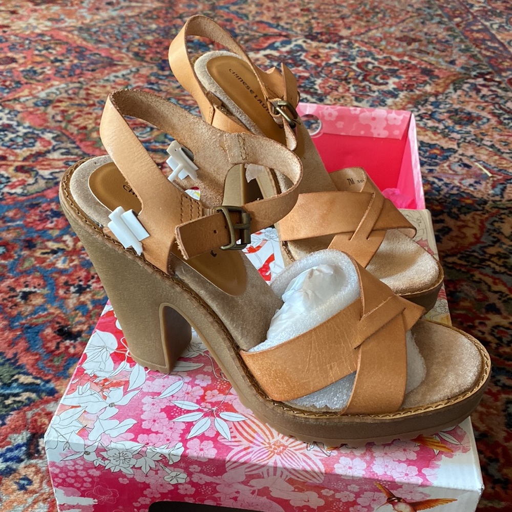 Chinese Laundry Massive Tan Veg Leather Sandals - Picture 4 of 6